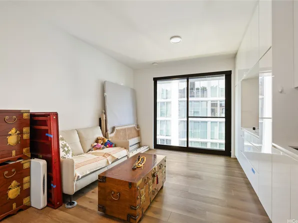 987 Queen St #617, Honolulu, HI 96814