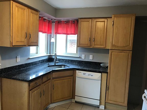 4th image of 21880 Whitmore Ave