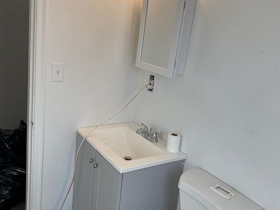 3rd image of 1112 Courtland Ave