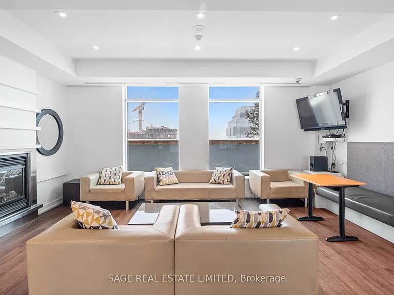230 King St E #504 — Photo 17