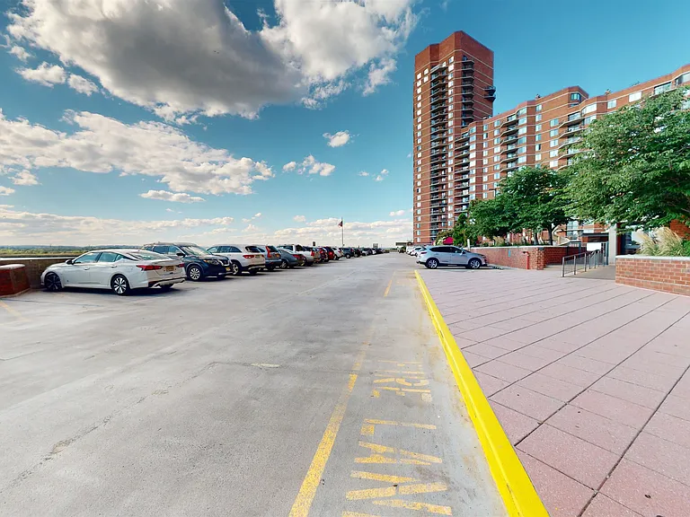 616 Harmon Cove Tower — Photo 5