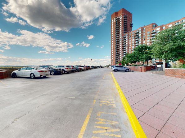 530 Harmon Cove Tower #530, Secaucus, NJ 07094