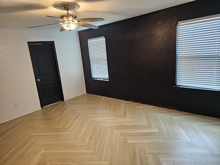 6935 Quantum Loop — Photo 3