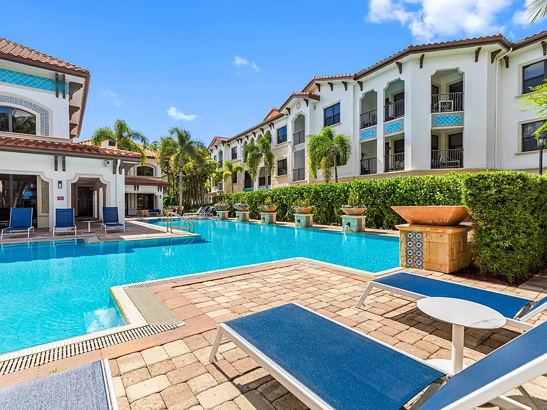 Miramar Park Apartments — Photo 4