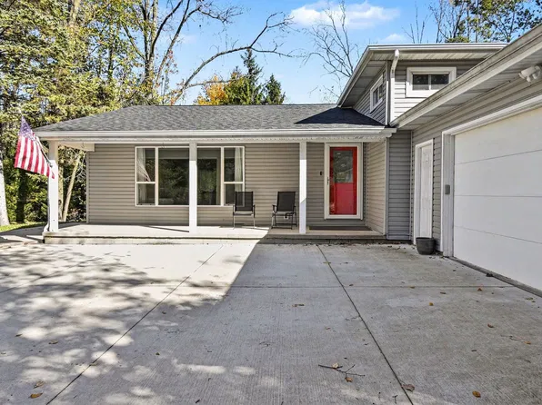 5104 Stony Creek Dr, Midland, MI 48640