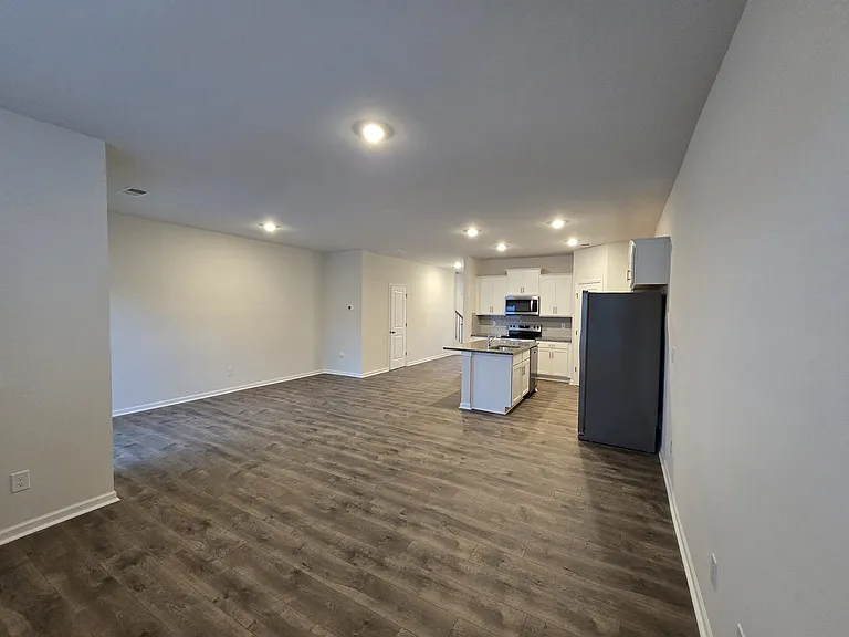 1677 Hallview Ct — Photo 4