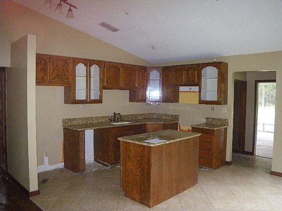 2nd image of 115 Hart St E