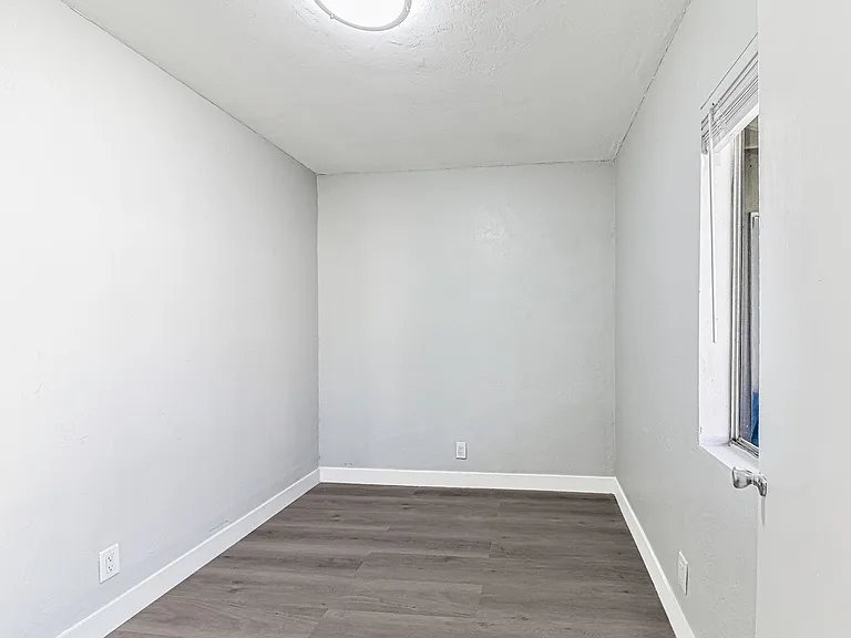 811 Gardenia Avenue — Photo 18