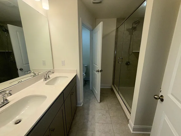 1424 Crest Creek Ct — Photo 17