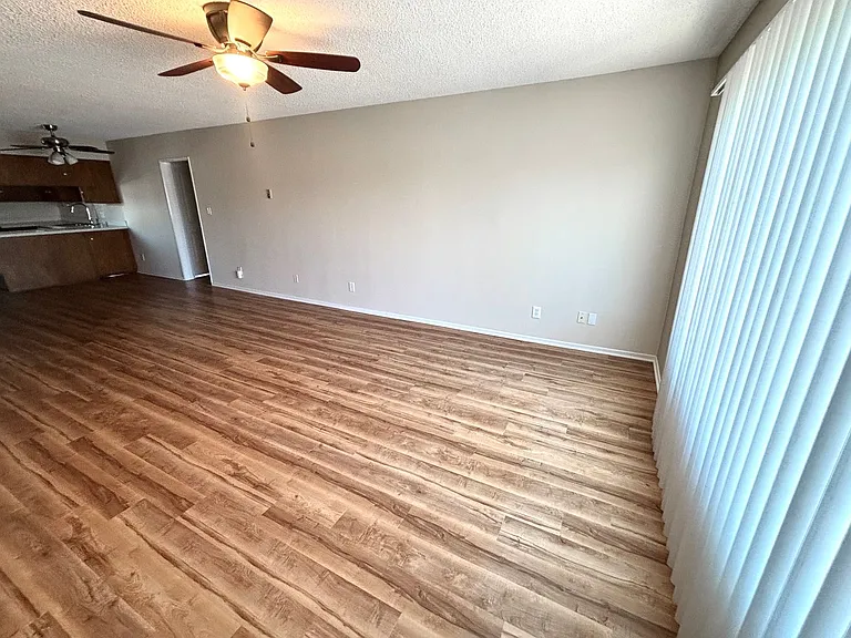 3570 Del Amo Blvd — Photo 3