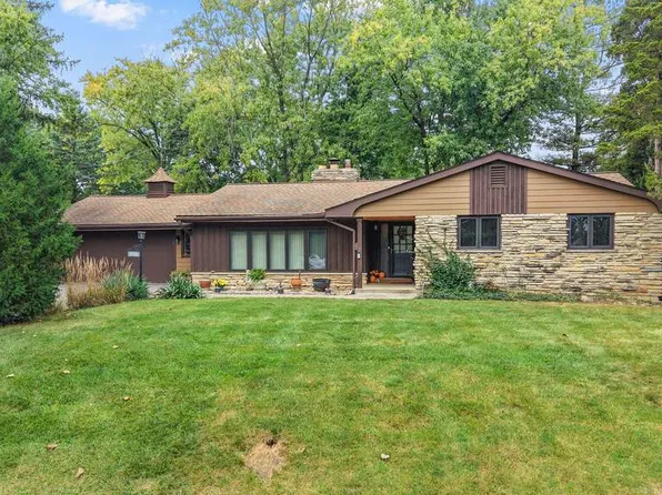 2630 Vale Ct, Downers Grove, IL 60516