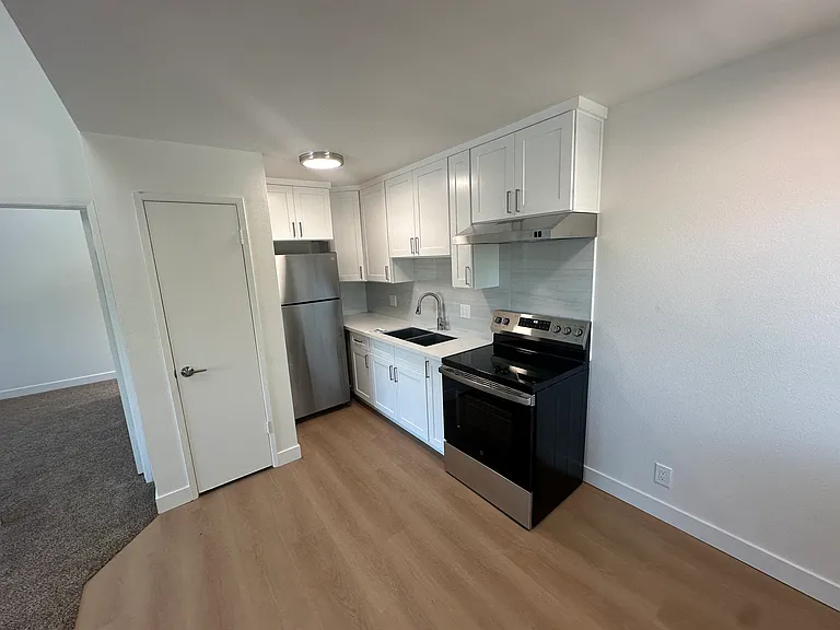 270 W Alamar Ave #15 — Photo 6
