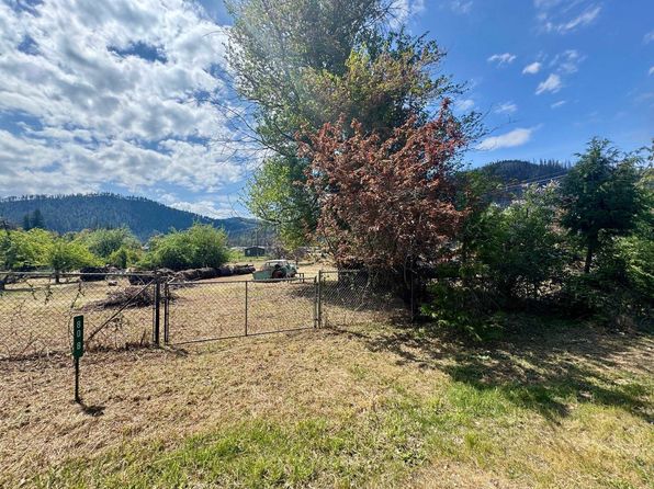 808 Indian Meadows Dr, Happy Camp, CA 96039