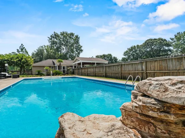 377 Woodland Cir, Lugoff, SC 29078