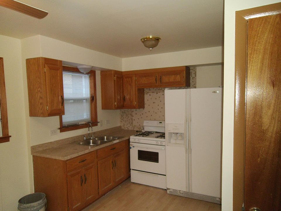 2nd image of 2115 135th Pl APT 6