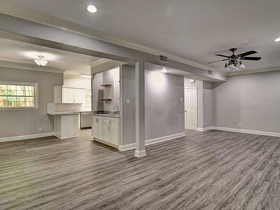 5th image of 537 Sand Bend Dr APT C