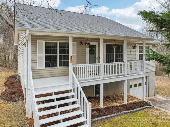 15 Lake Forest Ln, Hendersonville, NC 28739