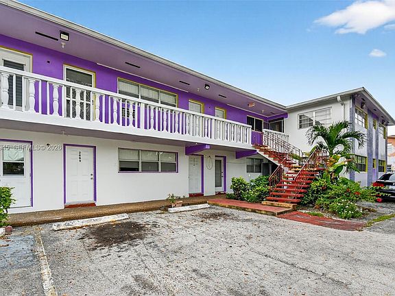 2nd image of 245 NE 191st St APT 3022