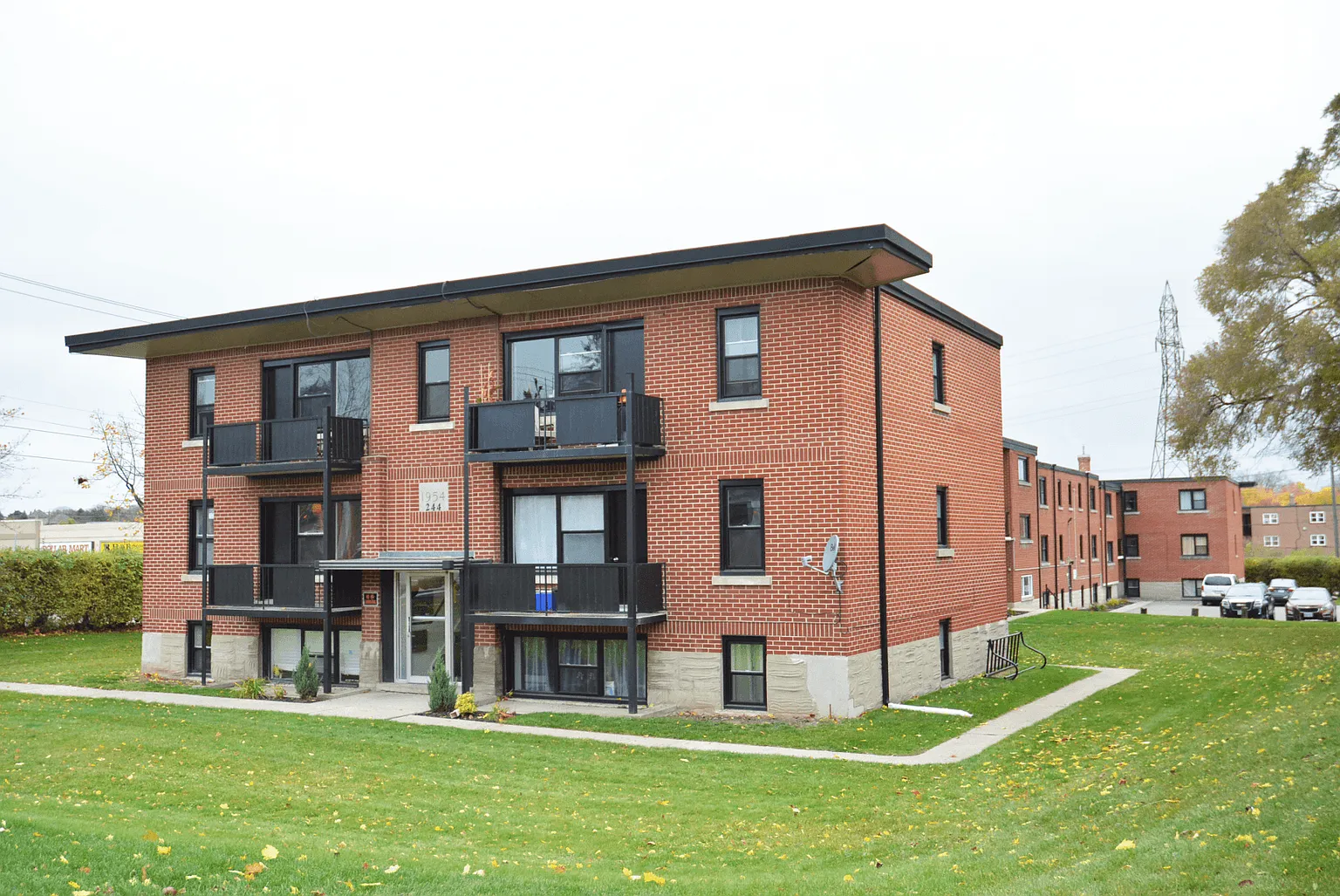 164 Belmont Ave W #1513161 photo 1