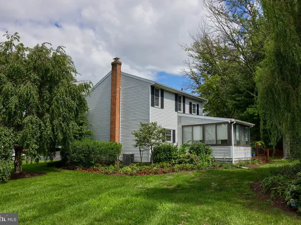 110 Tracy Ct, Willow Street, PA 17584