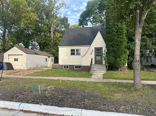 310 10th St S, Moorhead, MN 56560
