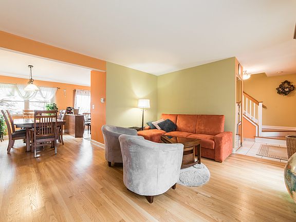 4th image of 26 N Walnut Ct