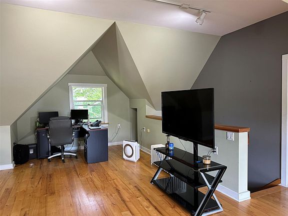 3rd image of 663 Harrison St