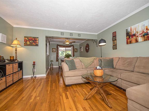 4th image of 23 Furwood Dr