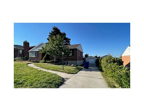 2420 E Beacon Dr Photo 1
