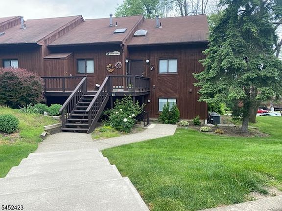2nd image of 5 Sugar Loaf Ct BLDG 5 #8