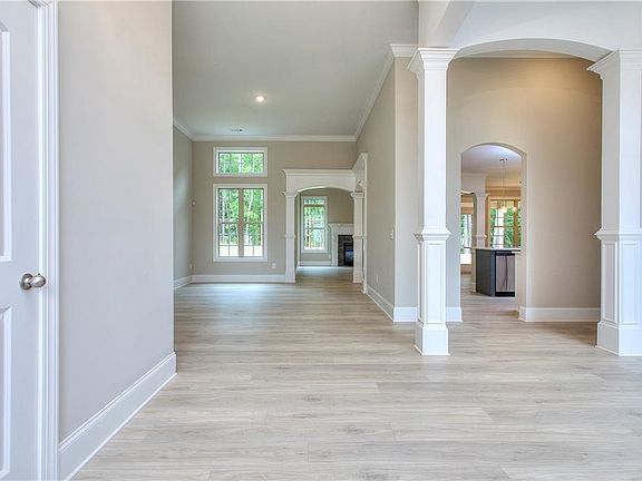 5th image of 2106 Lacroix Way