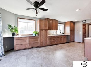 8144 Mackenzie Rd, Lincoln, NE 68505