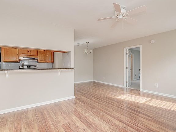 2nd image of 578 Peregrine St