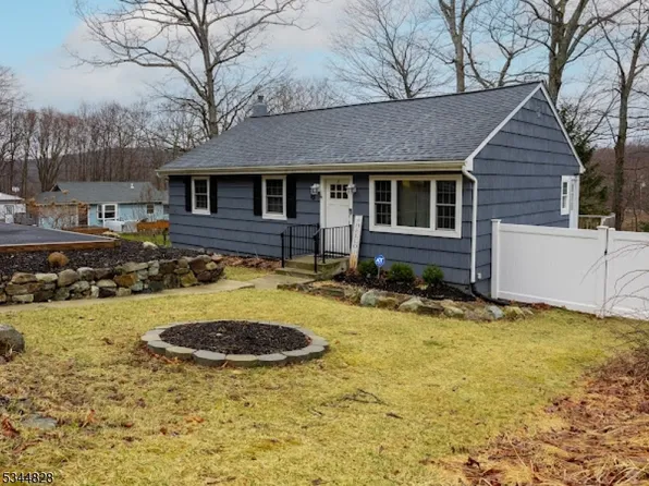 6 Beach Plz, Hardyston Twp., NJ 07460