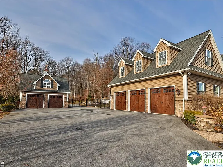 284 Walker Rd — Photo 7