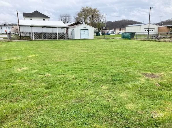 585 Lincoln St, Middleport, OH 45760