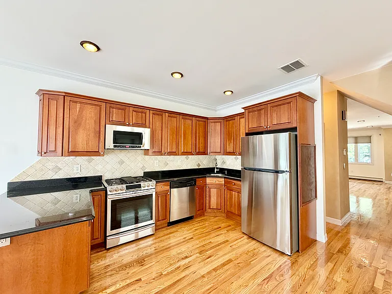 204 Sneden Ave #2 — Photo 10