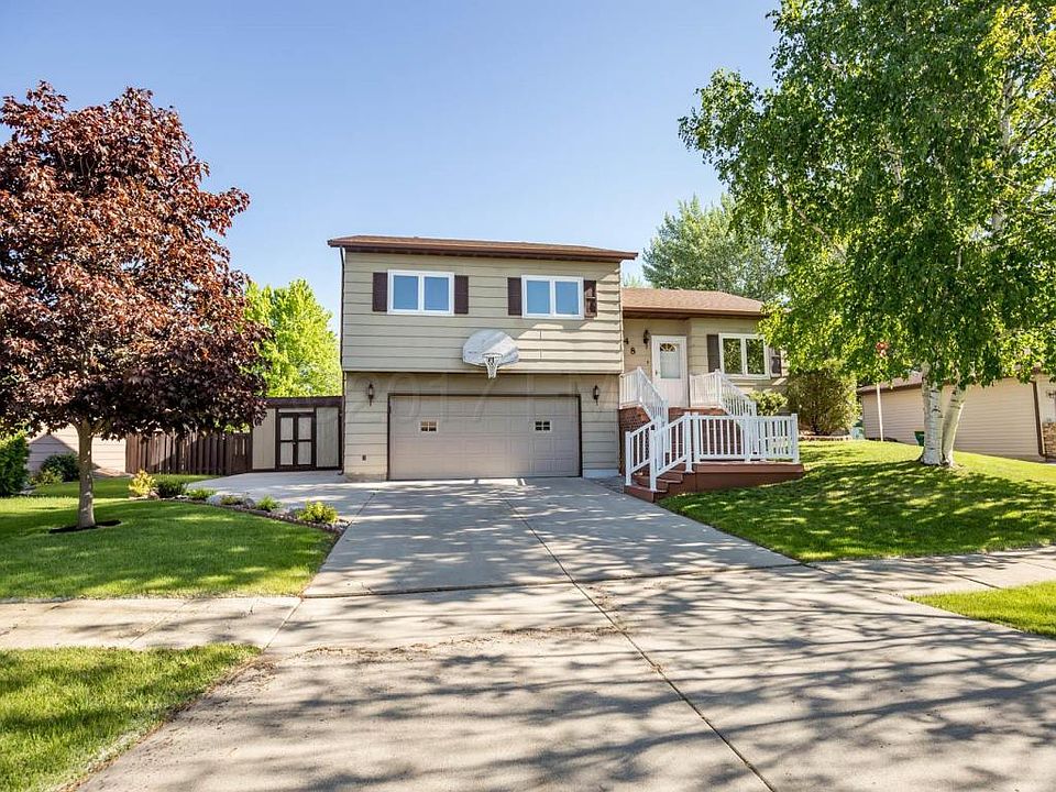 1st image of 948 6th Ave W