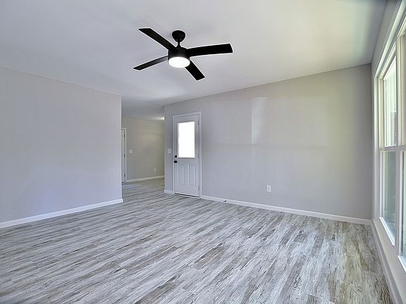 4th image of 1813 Celia Dr