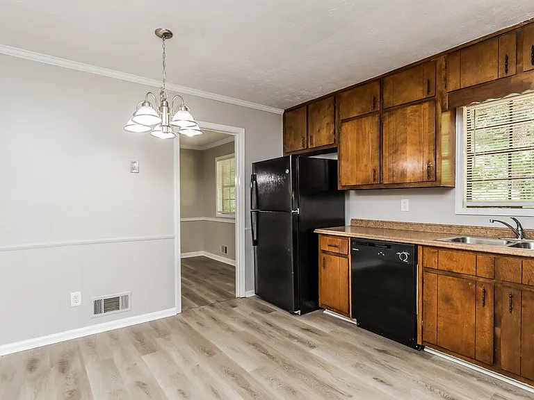 3212 Goldenchain Dr — Photo 8