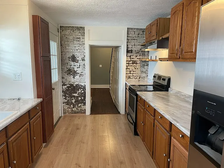 308 E Pitt St — Photo 13