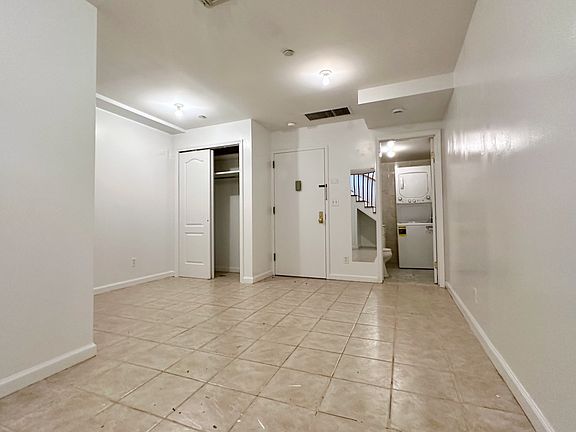 5th image of 823 Willoughby Ave #1R