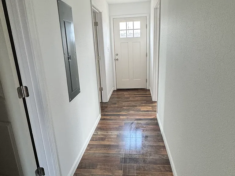 225 N Frisco St — Photo 5