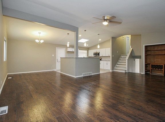 3rd image of 361 Oakwood St