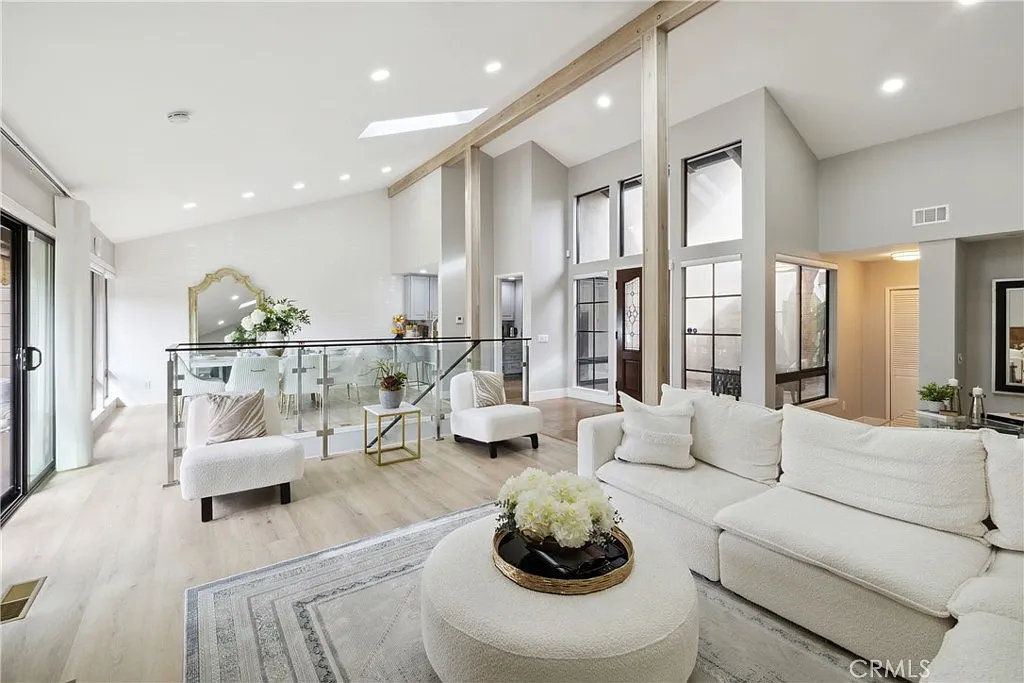 2 bed, 2.5 bath, 1531 sqft, $5,000 — Photo 2