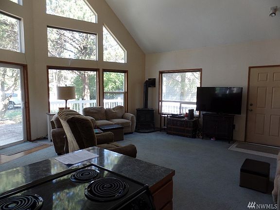 4th image of 304 Sand Dune Ave NW