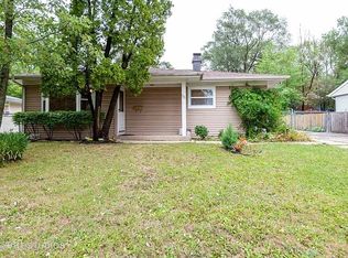 15 Hickory Dr, Carpentersville, IL