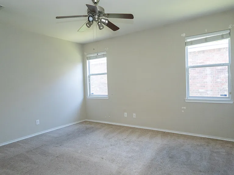1407 Hazelwood Dr — Photo 11