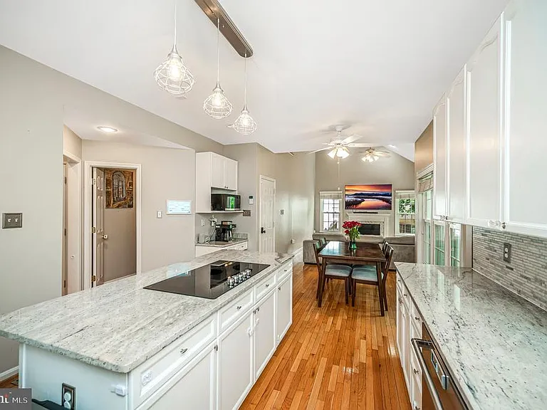 15385 Windsong Ln — Photo 17