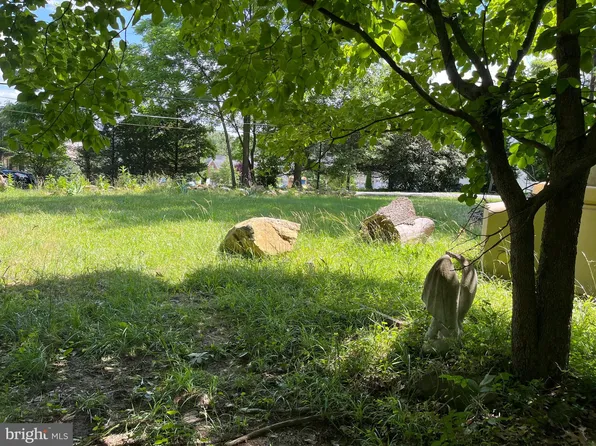 330 Ridge Rd, Washington Grove, MD 20880